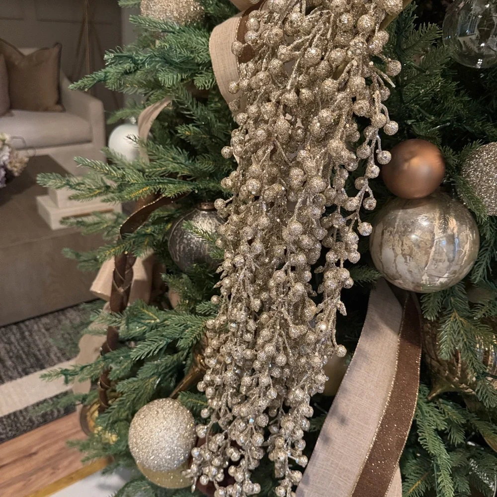 16 elegant picks berries holiday picks